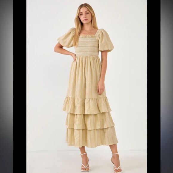 Free the Roses Dresses & Skirts - Free The Roses Maxi Tiered Ruffle Dress with Puff Elbow Sleeves Size Medium NWT